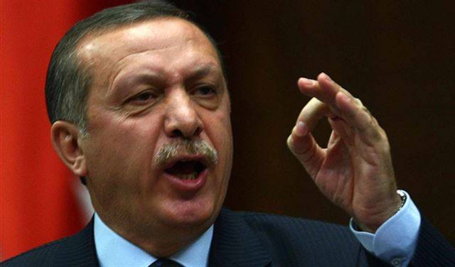 أردوغان "ينفجر" في وجه غول بحفل إفطار