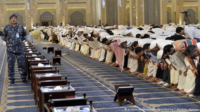الكويت تطالب بإعدام 11 متهما بتفجير المسجد
