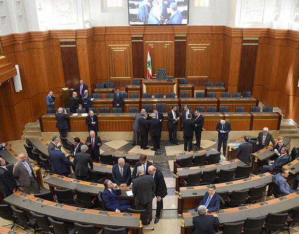 مجلس النوّاب فشل بانتخاب رئيس للمرّة الـ26
السنيورة : الملف الرئاسي هو مسألة لبنانيّة
عدوان : نعمل لمصلحة لبنان أوّلاً