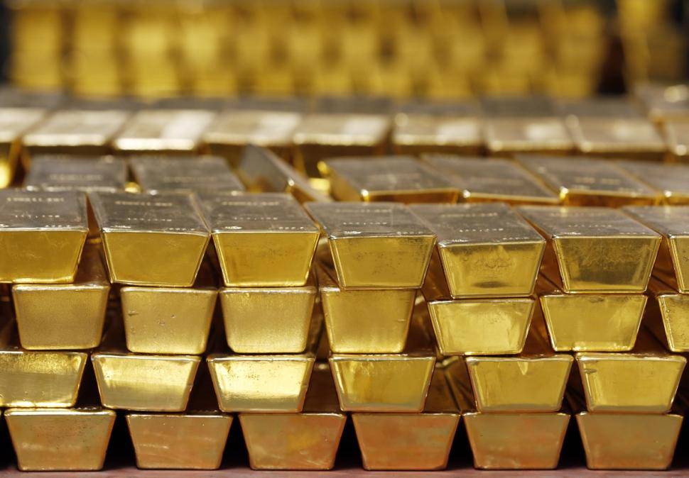 الذهب قرب أدنى سعر في 8 أشهر