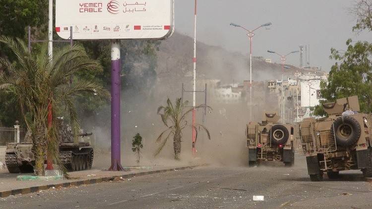 اللجان الشعبية تعلن سيطرتها على مثلث العند.. و57 قتيلا بقصف الحوثيين لعدن