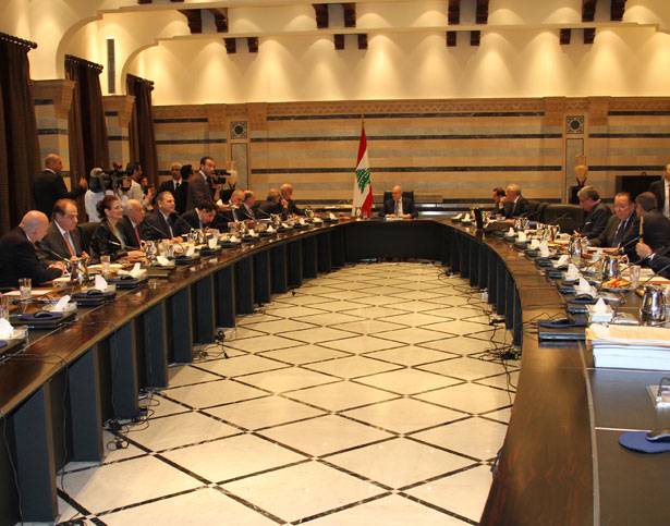 المواجهات والازمة البيئية تنذران باشتباك في الشارع والحكومة