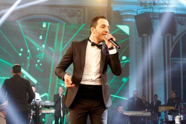 عراك وتضارب بالأيدي في حفل حسين الديك!