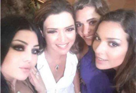 هيفا وهبي تغازل نادين نسيب نجيم: على قلبن قاعدة!