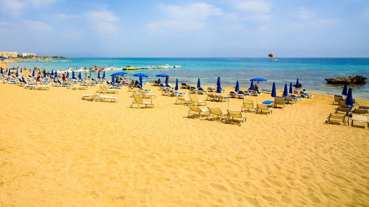 رمال الشواطئ تحتوي على بكتريا مختلفة