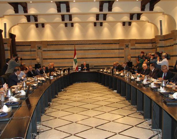 آلية عمل الحكومة مفقودة.. ماذا عن الحوار الموّسع؟