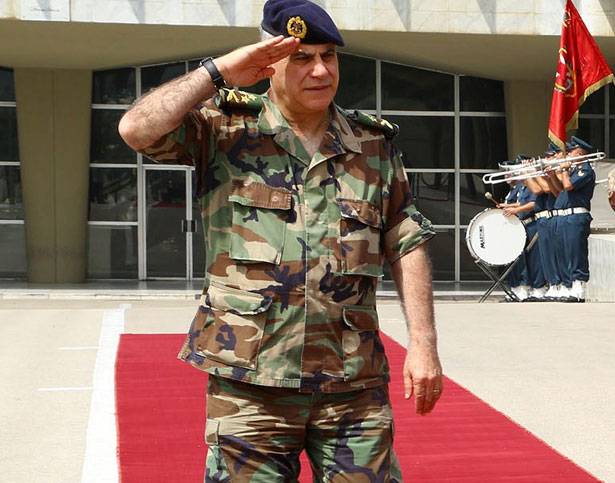 تفقد الوحدات في الزهراني
قهوجي: محاولات التشويش على دور الجيش لن تنجح