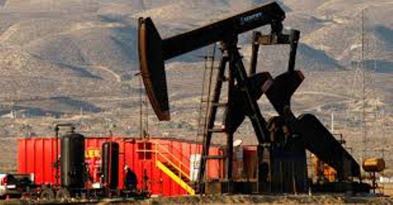 اسعار النفط تهبط بـ 1.5% بفعل تعافي الدولار