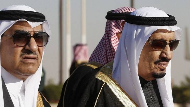 الشاطئ الفرنسي يتغير كله عند وصول الملك و1000 مرافق