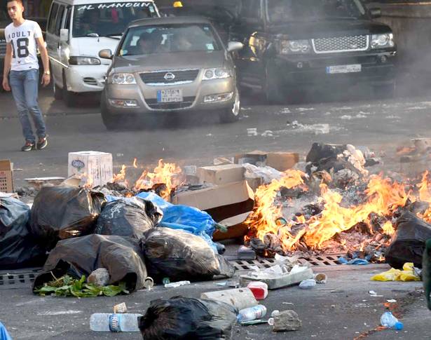 أزمة النفايات نتيجة تجاذبات محورها السنيورة