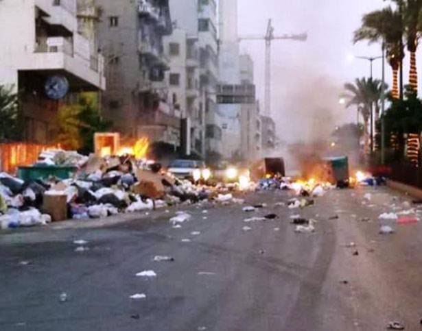 إقفال طرقات وإعادة فتحها وتهديدات بعدم تمرير النفايات الى المناطق
تكثيف الاجتماعات لبلورة الحلول.. بيروت تختنق
نواب بيروت يُحذّرون من تهديد الأمن الصحّي والاجتماعي للعاصمة