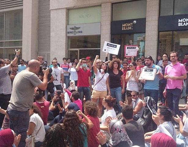 «طلعت ريحتكم» رفعت شعارات «لا للمحارق لا للمطامر»
