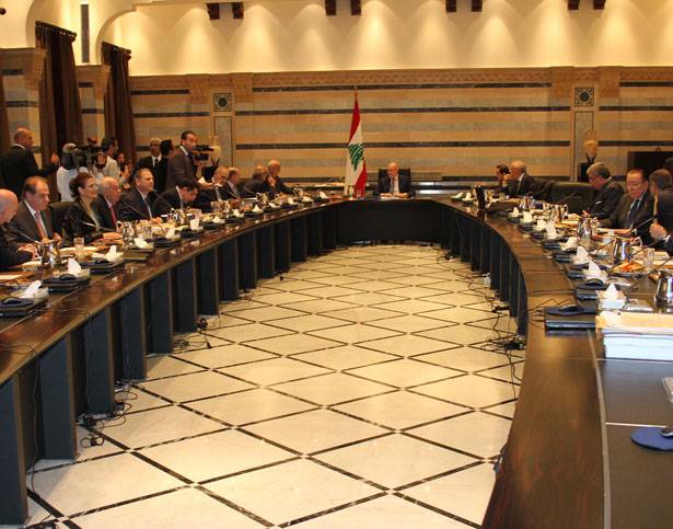 قوى 14 آذار مكلفة من السعودة بفكفكة المؤسسات