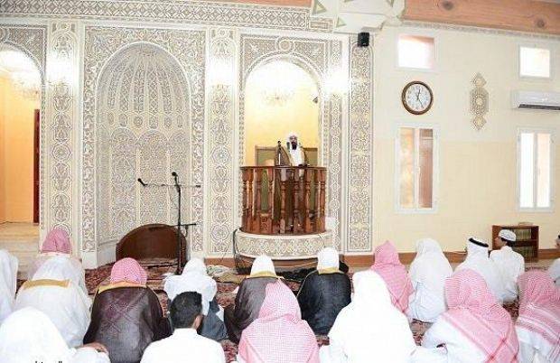 في مسجد بالسعودية: المصلون يهربون والإمام يرفض صعود المنبر والسبب.. !