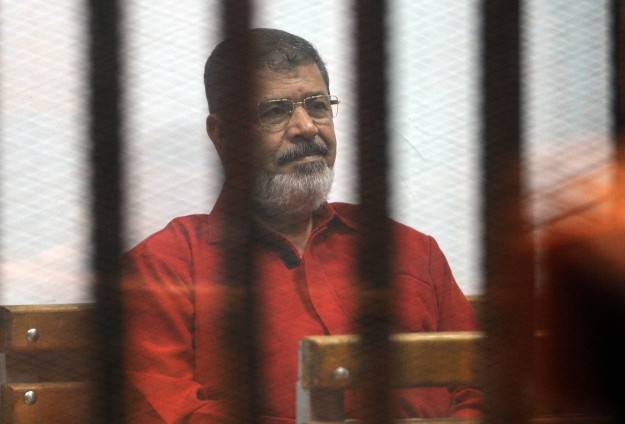 تأجيل محاكمة مرسي في قضية "التخابر مع قطر"