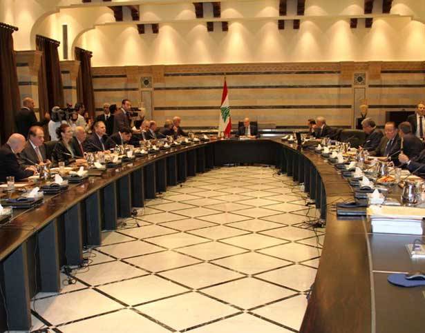 سفير غربي: حذرنا البعض من اسقاط الحكومة