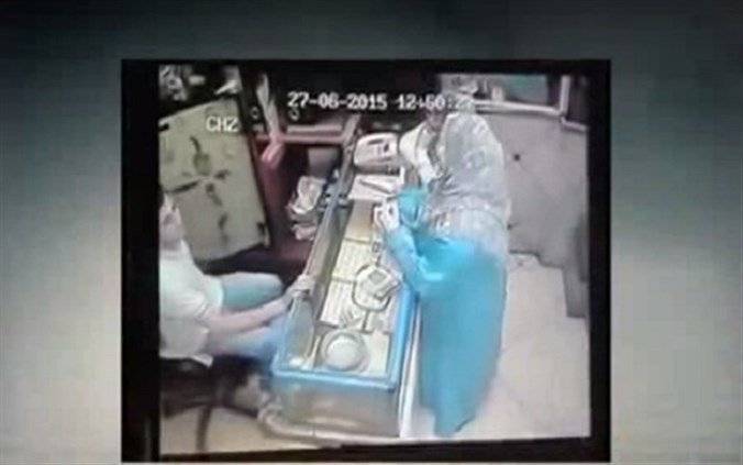 بالفيديو.. هكذا سرقت عصابة نسائية 60 كلغ من ذهب!