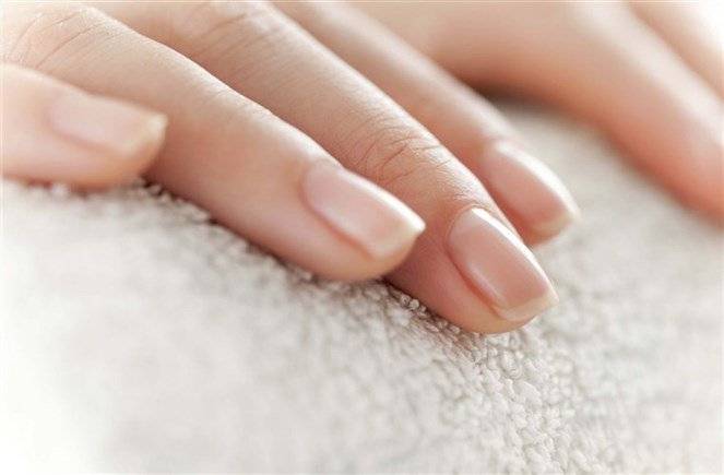 بالصّور: هل تعلم أن لون أظافرك يكشف عن مشاكلك الصّحيّة؟