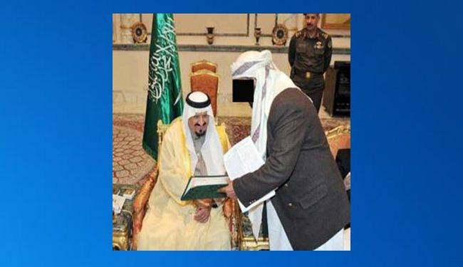 بالصور، وثائق سرية عن استلام مئات اليمنيين مبالغ سعودية
