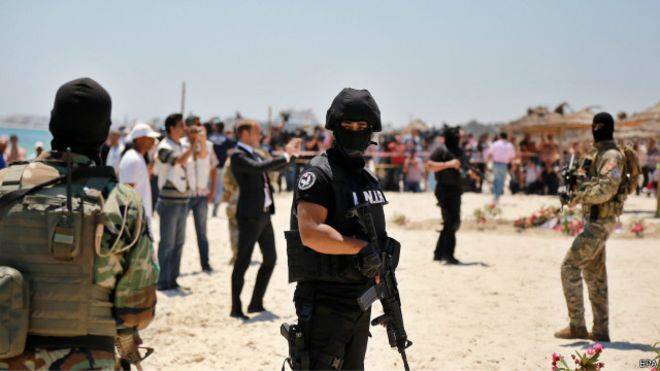 تونس تعتقل 12 شخصا يعتزمون التسلل للانضمام إلى جماعة متشددة في ليبيا