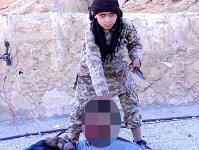 فتى يكشف: هكذا علّمنا الداعشيون الذبح.. وأطعمونا الديدان!