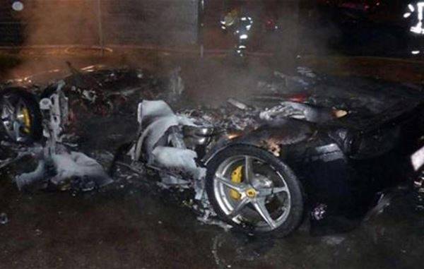 شاب ثري يحرق "فيراري" فاخرة ليشتري أحدث منها