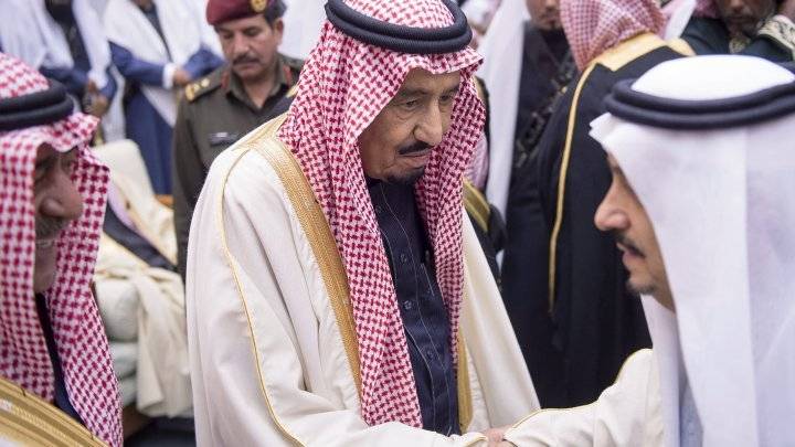 توقيف كاتب سعودي طالب "بنظام ملكي دستوري" في برنامج تلفزيوني