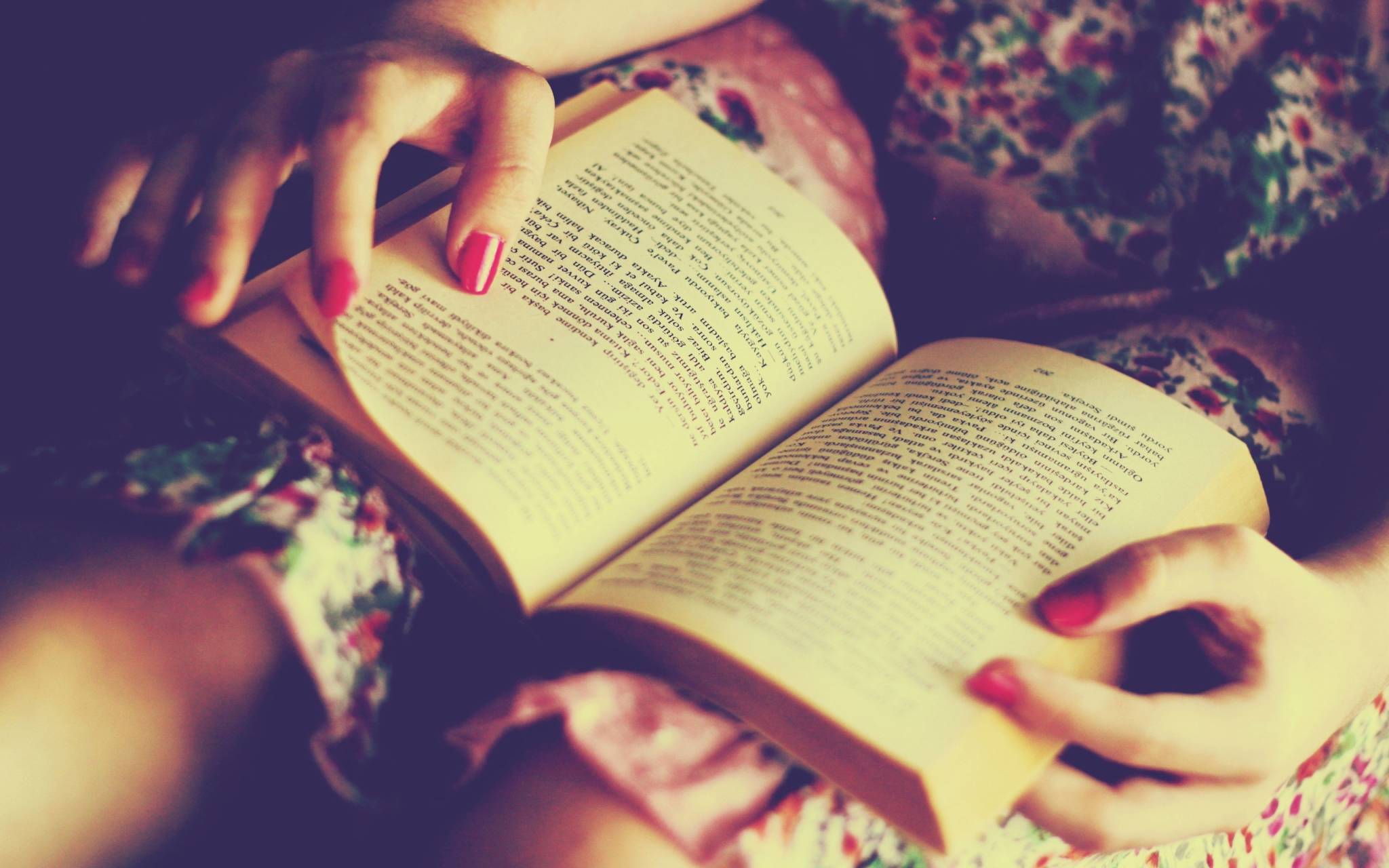 دراسة: مطالعة الكتب الجيدة تجعل الإنسان لطيفا ومهذبا