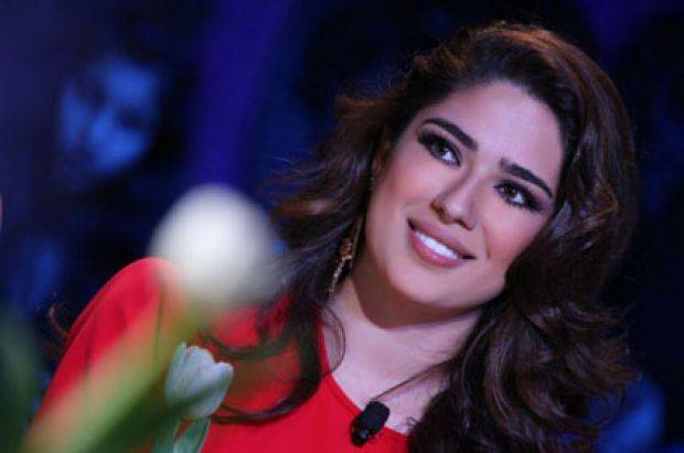 ملكة جمال لبنان تفشي سر جمالها من خلال هذه النّصائح!