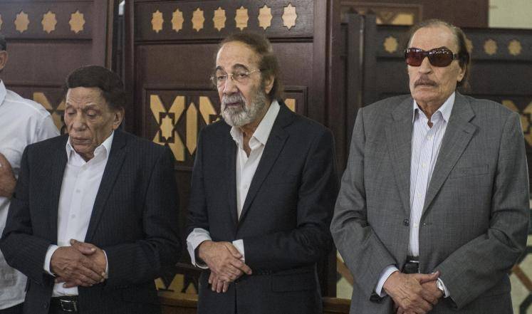 نجوم السينما المصرية يشيعون نور الشريف