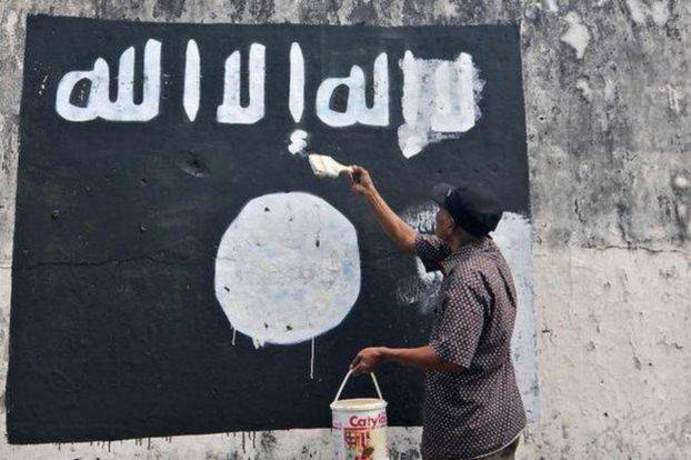 اسبانيا تعتقل رجلا باع ملابس عليها شعارات «داعش»