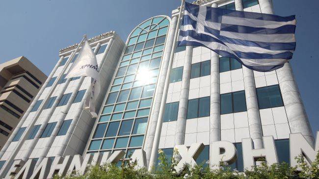 البرلمان اليوناني يقر خطة المساعدة الثالثة للبلاد