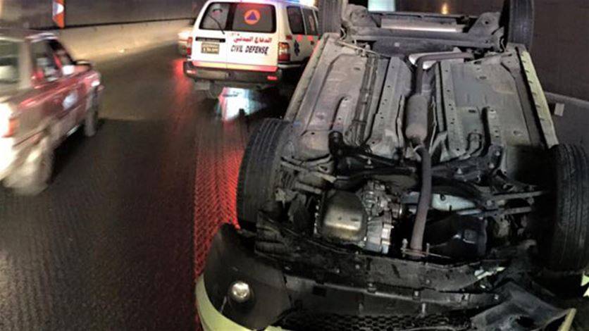 جرح فتاتين اثر انقلاب سيارتهما داخل نفق فينيسيا