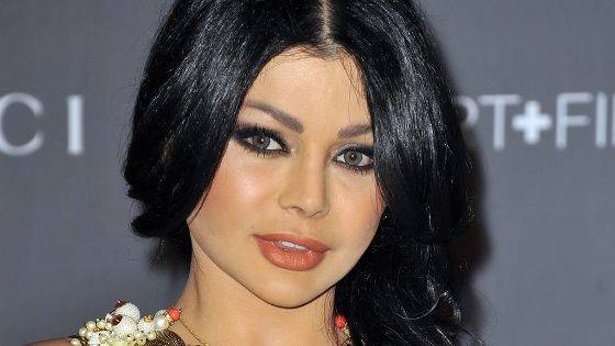 شاهد ماذا ترتدي هيفا وهبي في طائرتها الخاصة