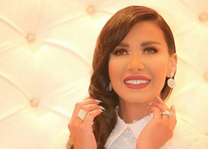 من وراء ابتسامة المشاهير؟