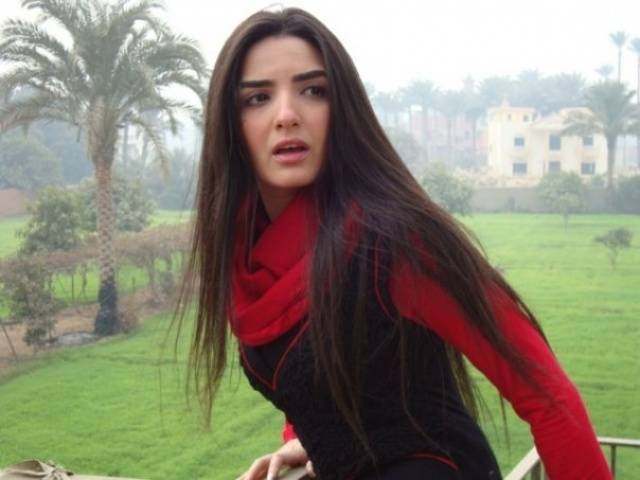 من هي الفنانة التي تعرضت للسرقة في جنازة نور الشريف؟