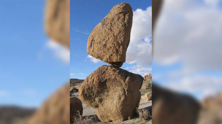 حل لغز الصخور الطائرة في كاليفورنيا