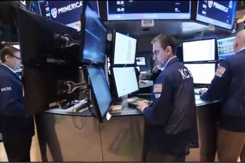 الاسهم الامريكية تنخفض بضغط من الصين ونتائج أعمال وول مارت