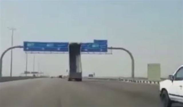 شاهد.. أغبى حادث سير