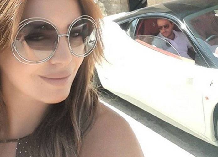 أمل بوشوشة تنشر أول "سيلفي" من شهر العسل