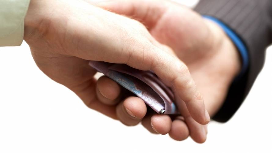 ما أصعب أن تكتب في بلد يعتبر التفكير جريمة