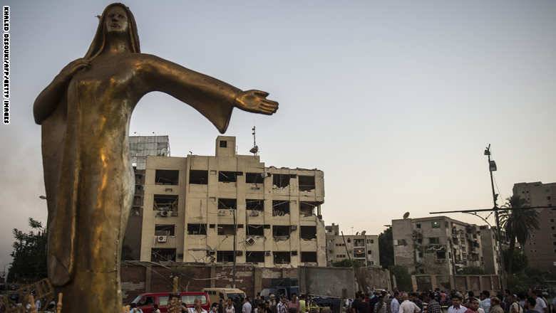 بالصور - المشاهد الأولية بعد تفجير شبرا الخيمة في العاصمة المصرية
