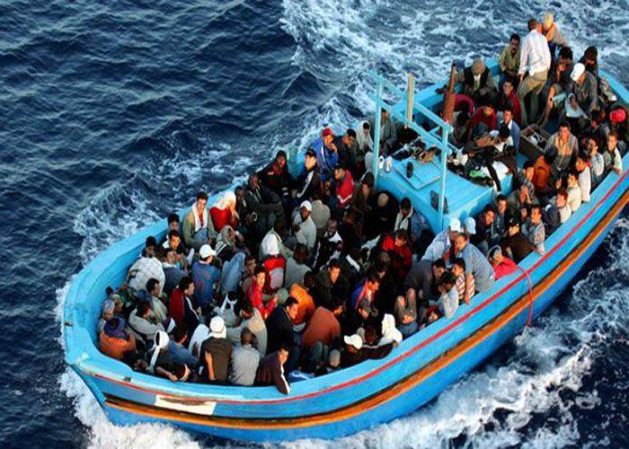 السوريون يوثّقون رحلات الهجرة إلى أوروبا: هواتفنا أهمّ من غذائنا