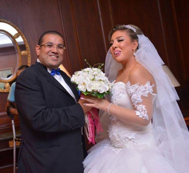 ما هي حقيقة حمل مي كساب وإنتفاخ بطنها يوم زفافها من "أوكا"؟