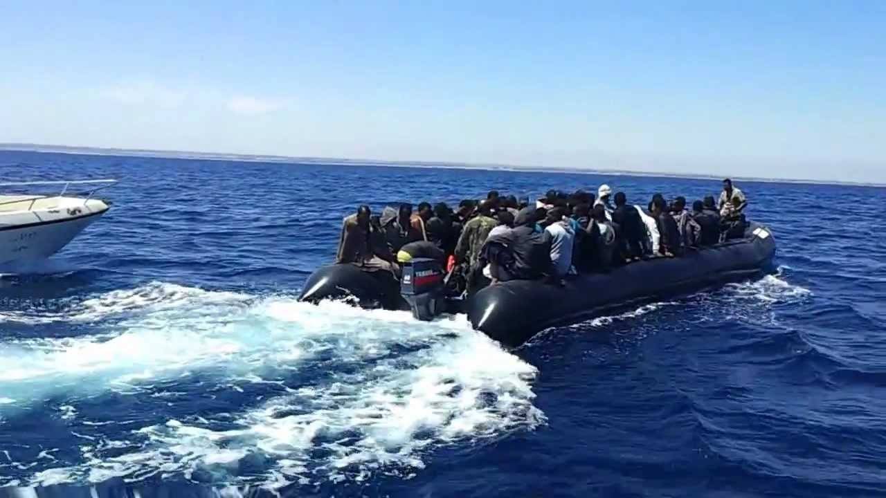 خفر السواحل الايطالي يقوم بإنقاذ 3 آلاف مهاجر على متن 18 سفينة