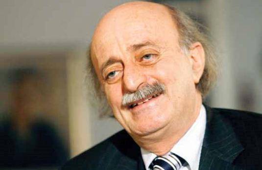 جنبلاط يعلّق على تحرك 'طلعت ريحتكم'.. ويقول: 'كلنا نفايات.. من النفايات والى النفايات نعود'