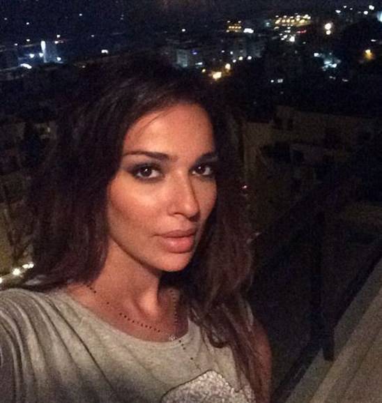 بالصور عارضة أزياء أمريكية نسخة صادمة عن نادين نجيم... هل يمكنك التمييز بينهما؟