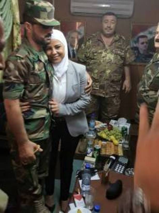 الأسد أقال الوزيرة الكندة لصورتها مع الضابط النمر
