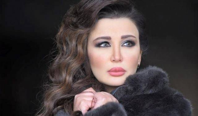 بالفيديو.. جيهان عبد العظيم تبكي بسبب " قصف " قبر والدتها بسوريا