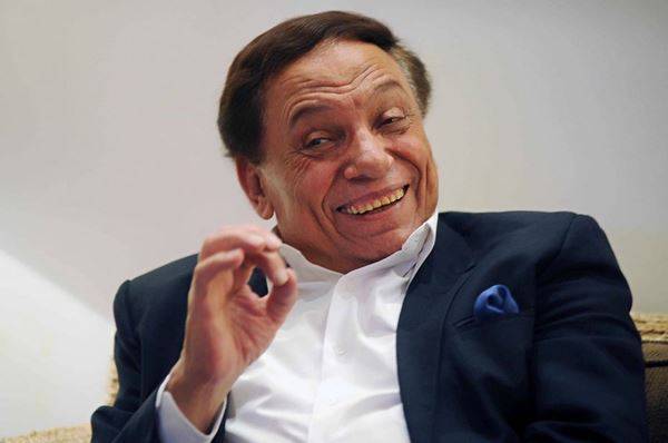 عادل إمام يقرر نقل مكان إقامة زفاف ابنه